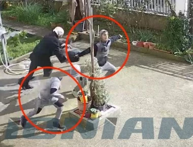 Σπάρτη: Η στιγμή που ανήλικοι Ρομά κλέβουν 82χρονη στην ίδια της την αυλή! (βίντεο)